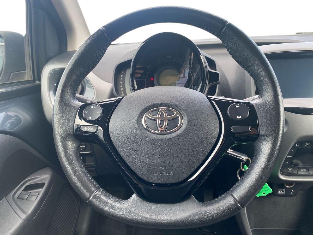 Sort Toyota Aygo fra 2020