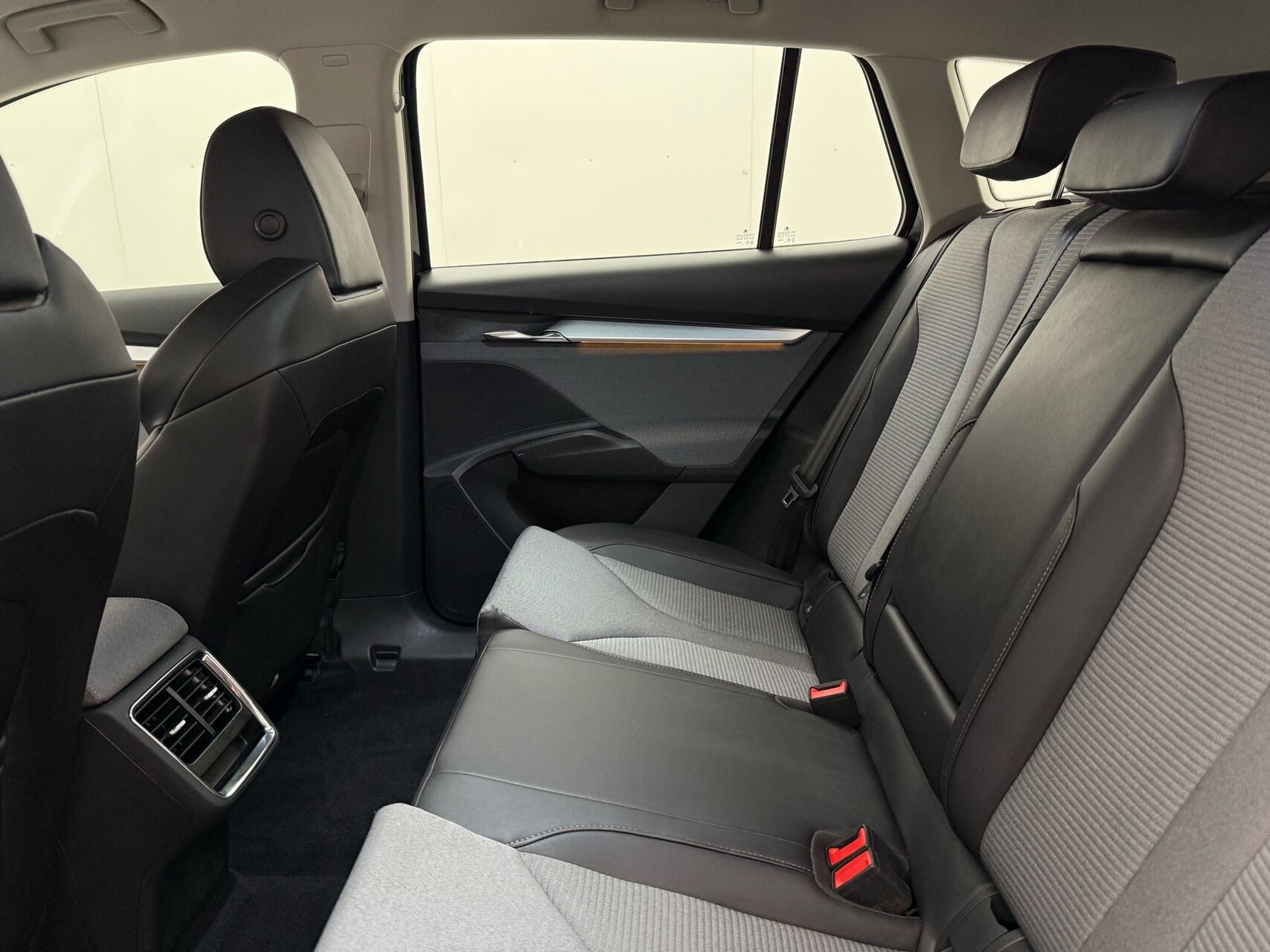 Sort Skoda Enyaq fra 2023