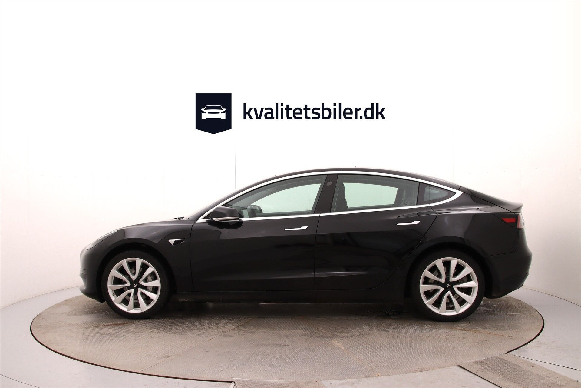 Sort Tesla Model 3 fra 2020