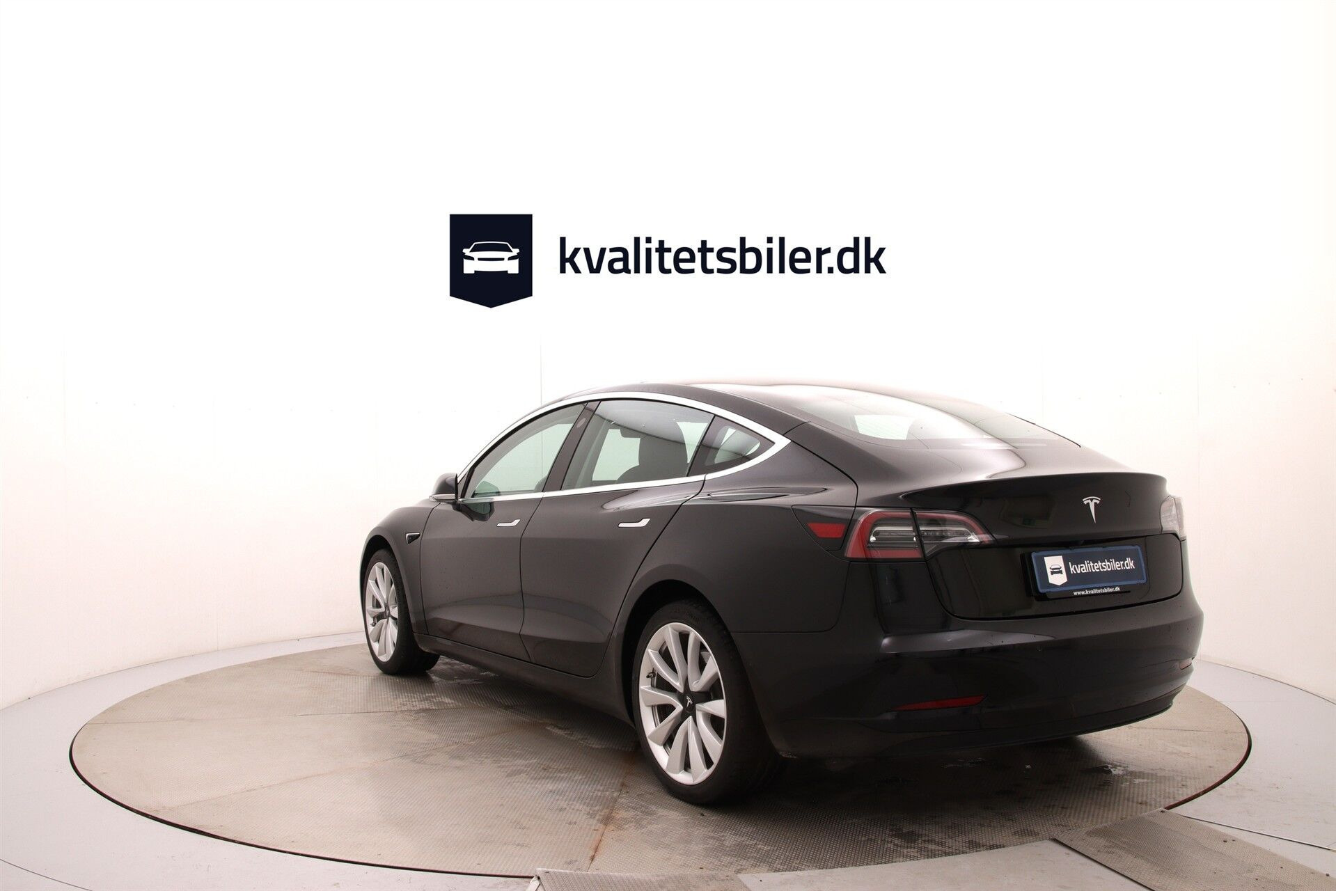 Sort Tesla Model 3 fra 2020