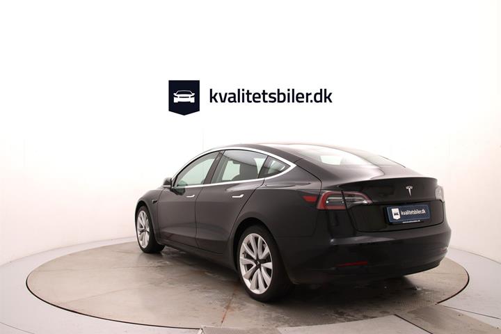 Sort Tesla Model 3 fra 2020