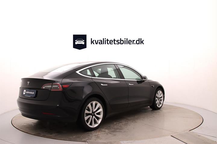 Sort Tesla Model 3 fra 2020