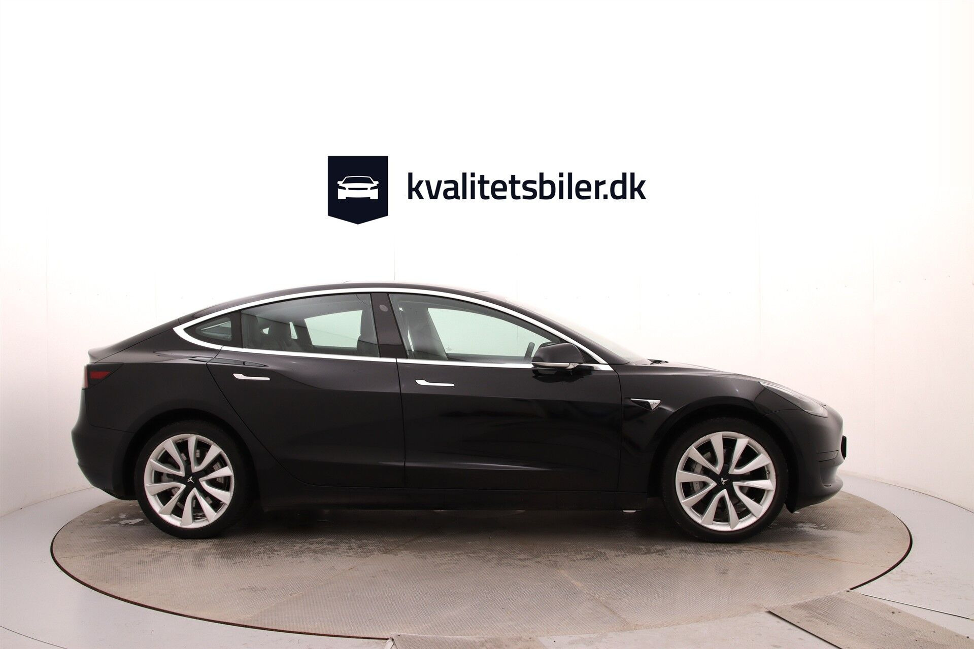 Sort Tesla Model 3 fra 2020