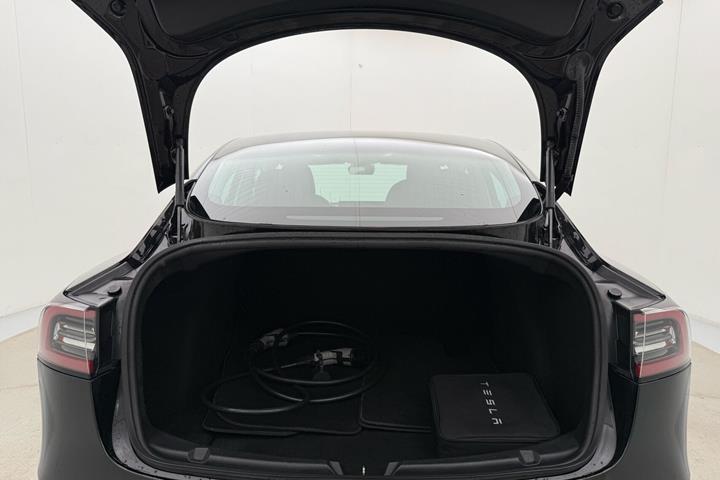 Sort Tesla Model 3 fra 2020