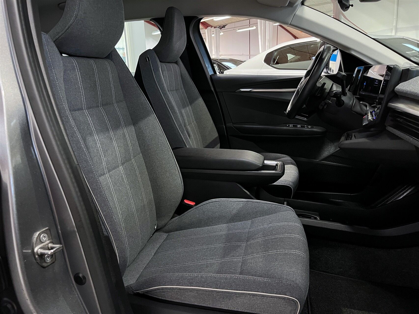 Grå Renault Mégane fra 2023