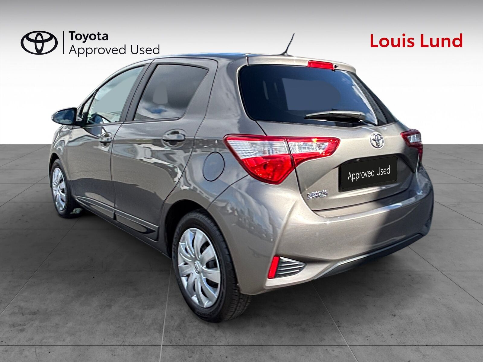 Grå Toyota Yaris fra 2019