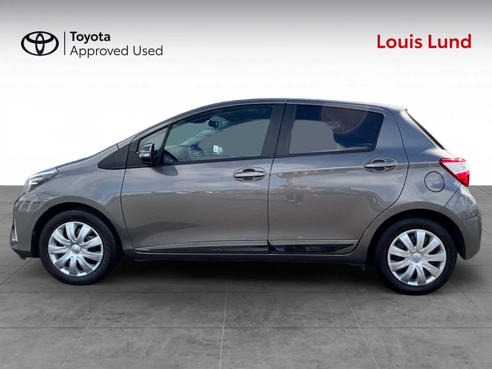 Grå Toyota Yaris fra 2019
