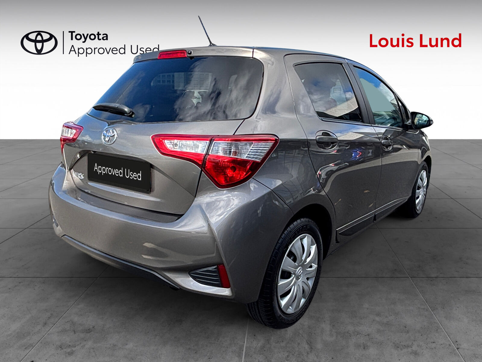 Grå Toyota Yaris fra 2019