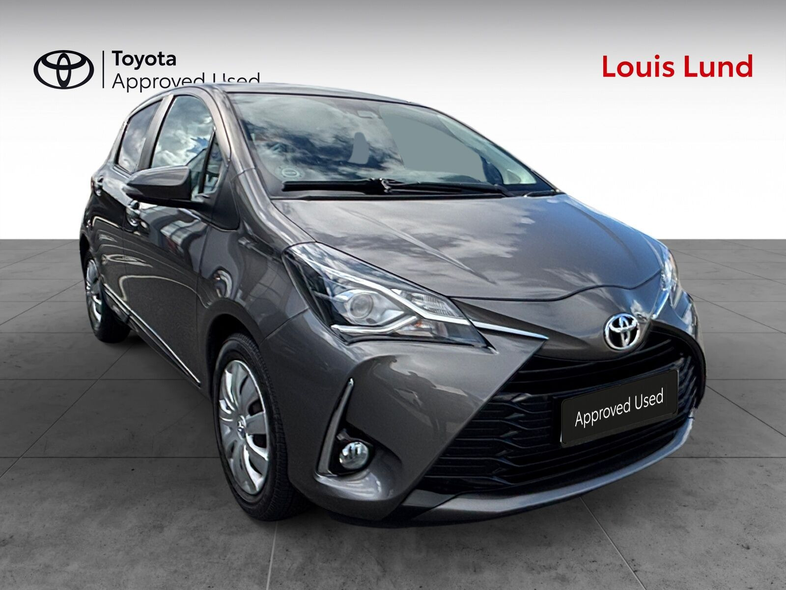 Grå Toyota Yaris fra 2019