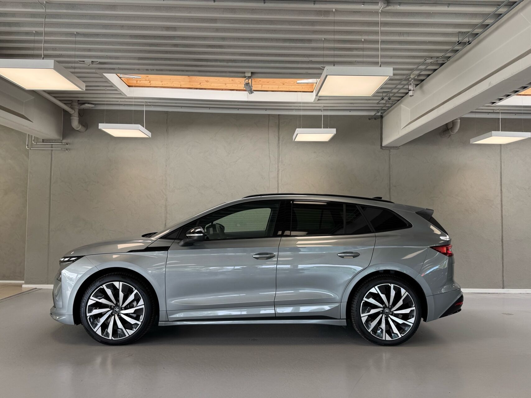 Grå Skoda Enyaq fra 2026