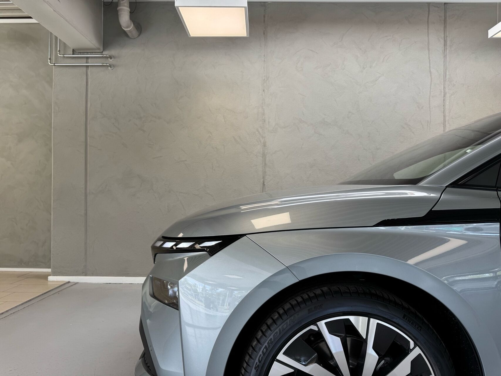 Grå Skoda Enyaq fra 2026