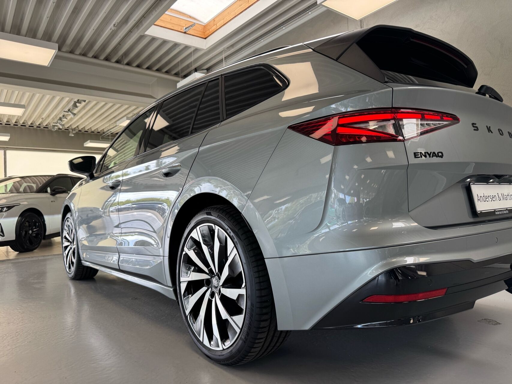 Grå Skoda Enyaq fra 2026