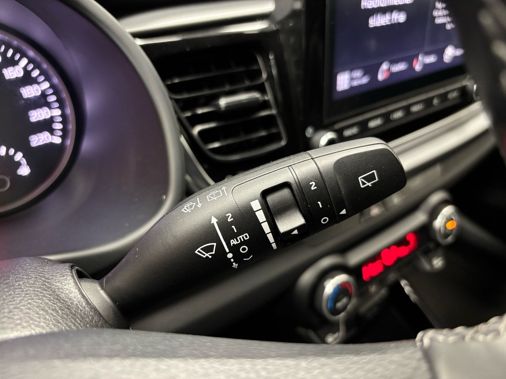 Grå Kia Rio fra 2022