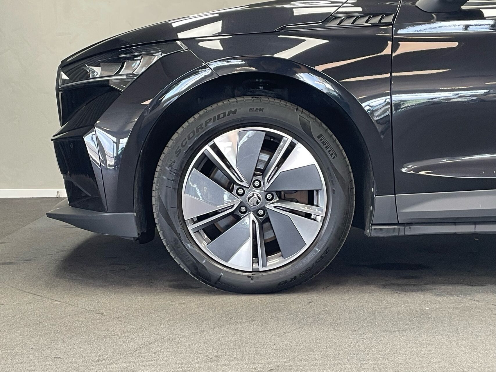 Sort Skoda Enyaq fra 2023