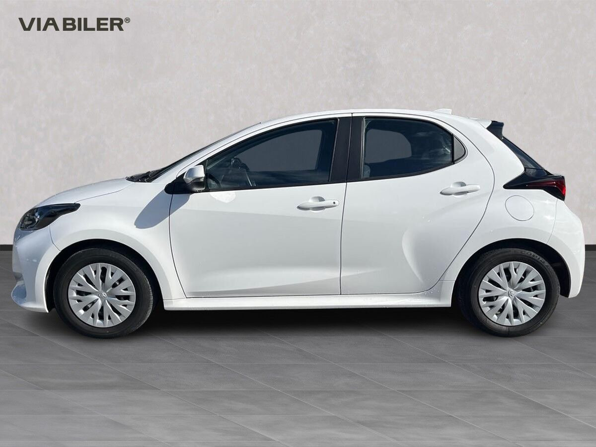 Hvid Toyota Yaris fra 2023