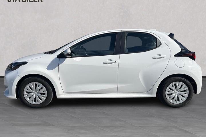 Hvid Toyota Yaris fra 2023