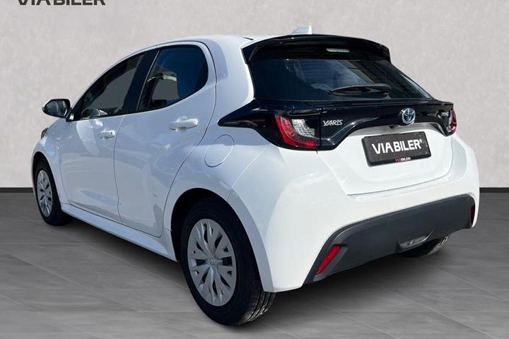 Hvid Toyota Yaris fra 2023