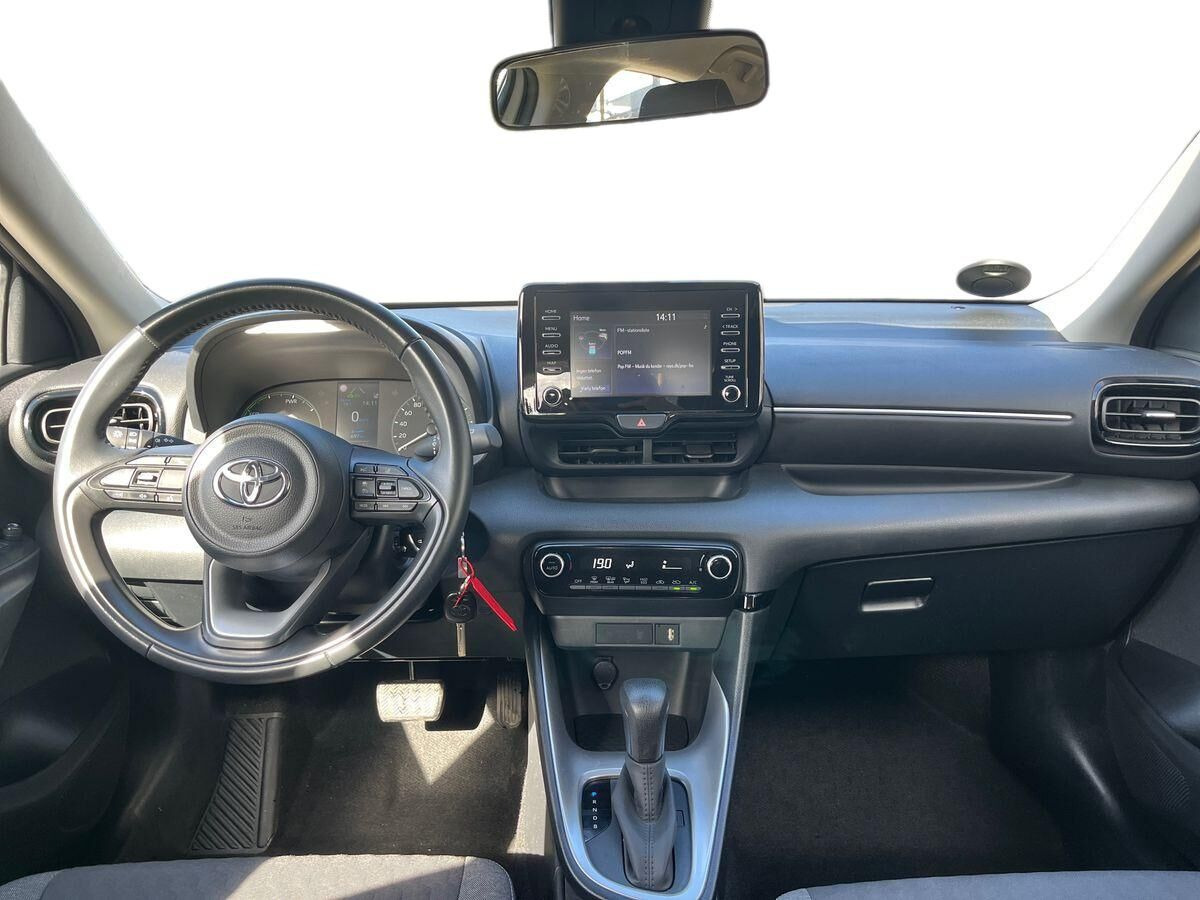 Hvid Toyota Yaris fra 2023