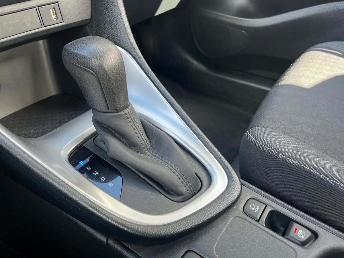 Hvid Toyota Yaris fra 2023