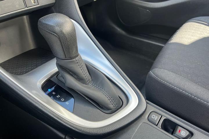 Hvid Toyota Yaris fra 2023