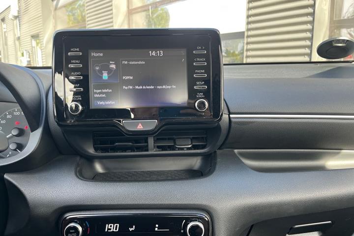Hvid Toyota Yaris fra 2023