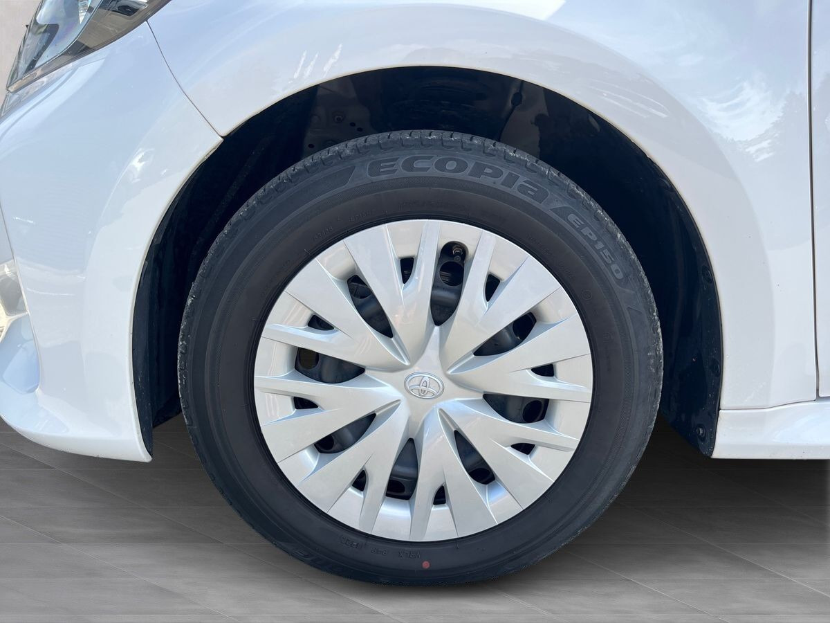 Hvid Toyota Yaris fra 2023