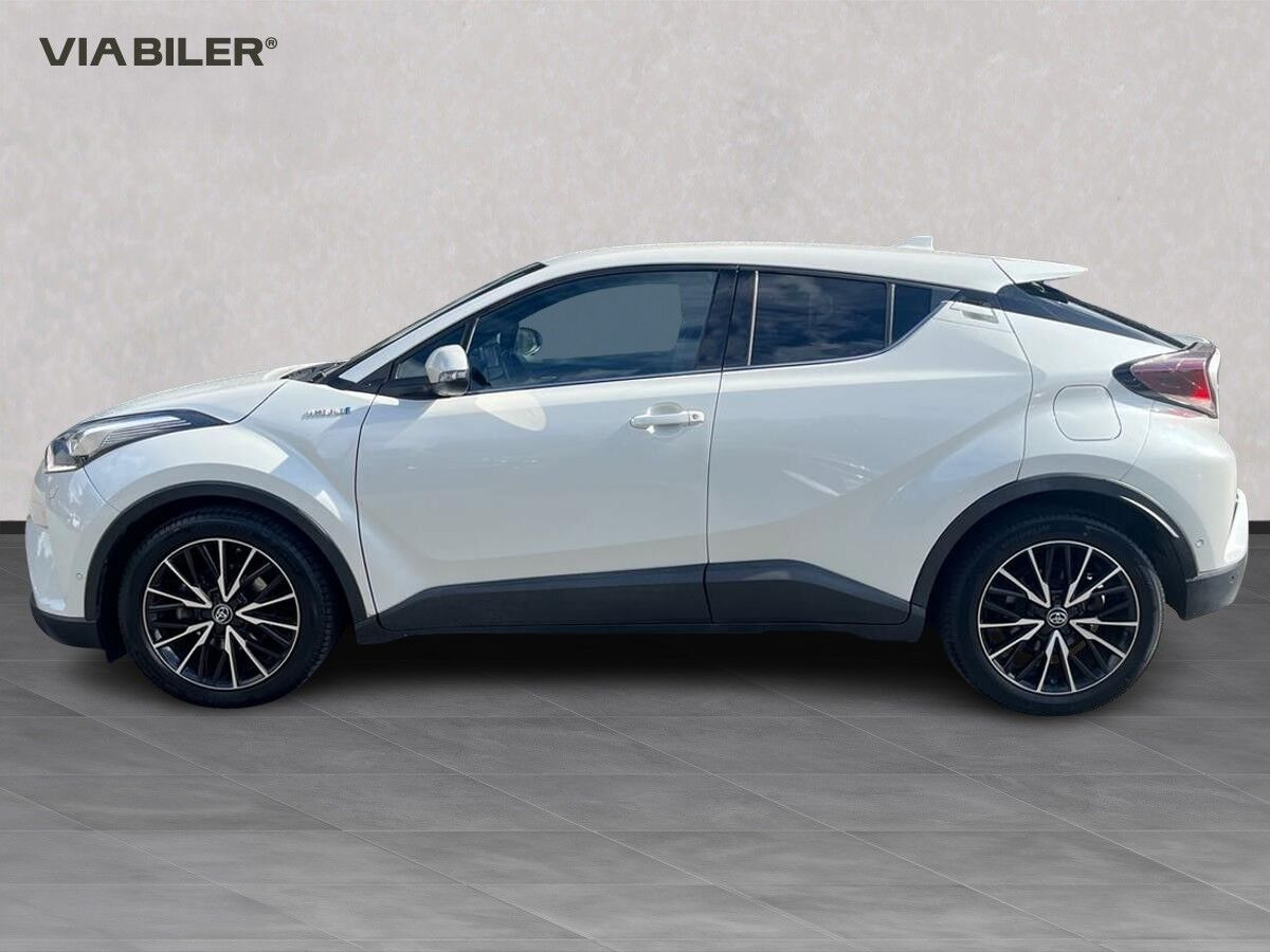 Hvid Toyota C-HR fra 2018