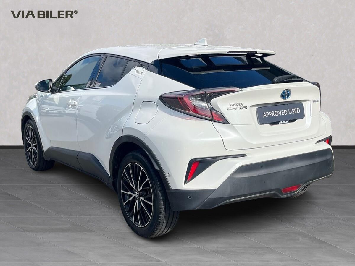 Hvid Toyota C-HR fra 2018