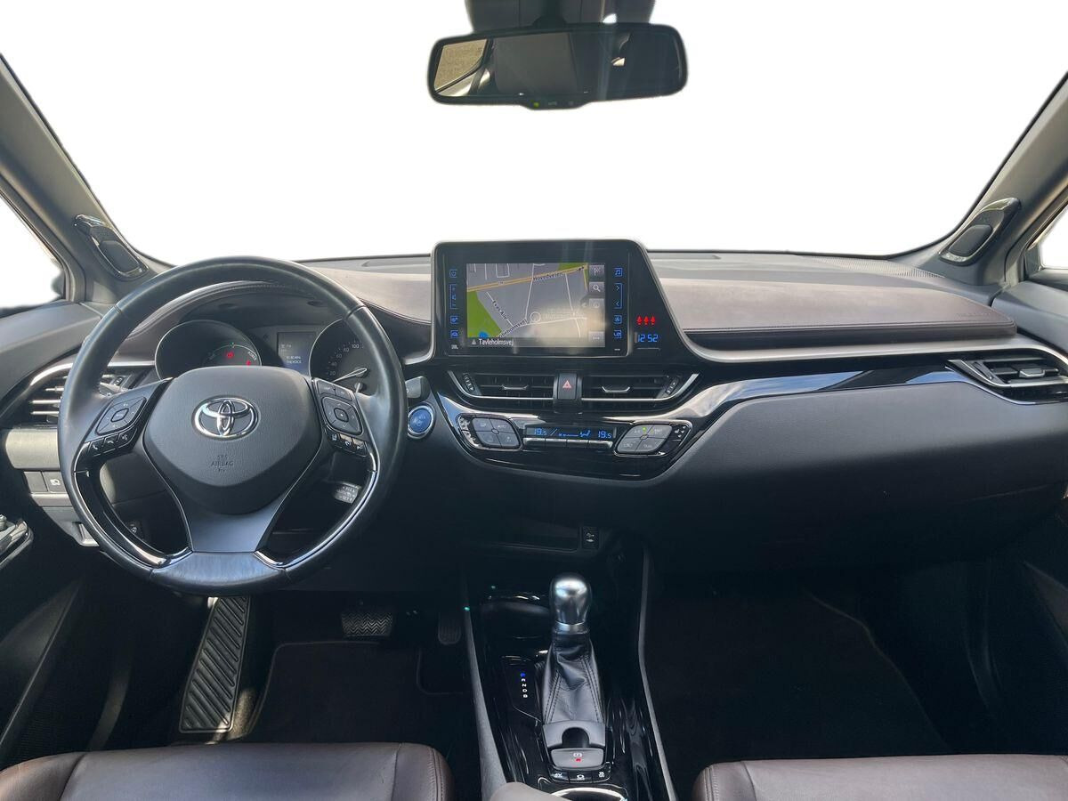 Hvid Toyota C-HR fra 2018
