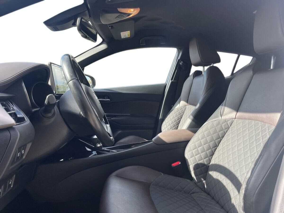 Hvid Toyota C-HR fra 2018