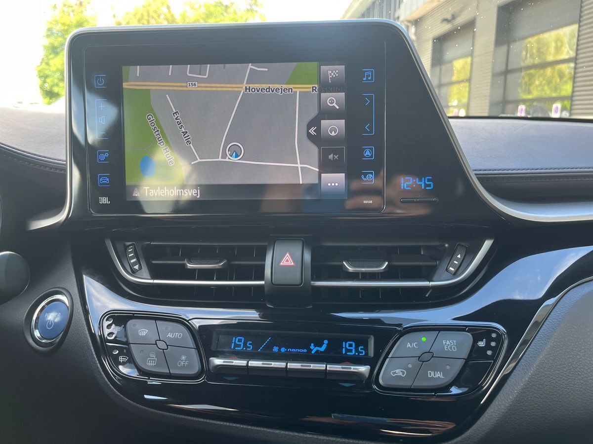 Hvid Toyota C-HR fra 2018