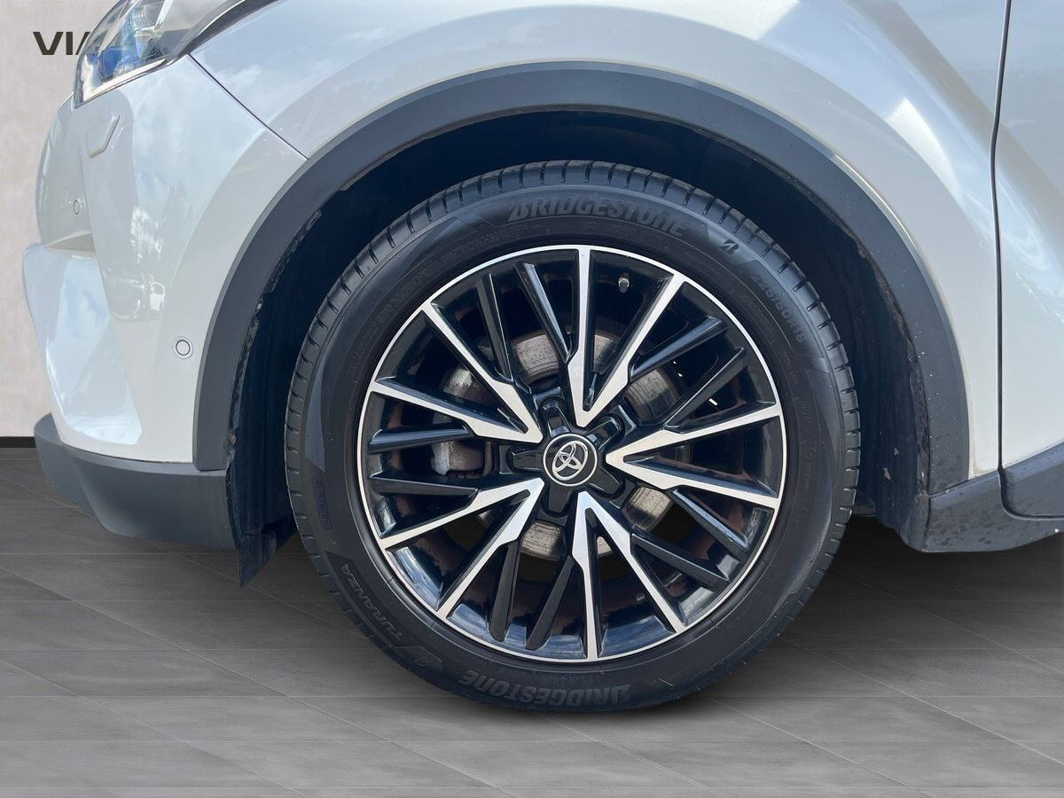 Hvid Toyota C-HR fra 2018