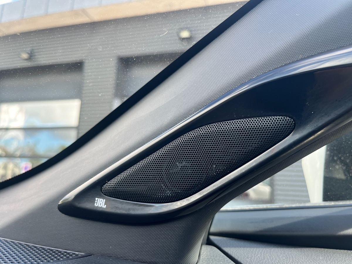 Hvid Toyota C-HR fra 2018