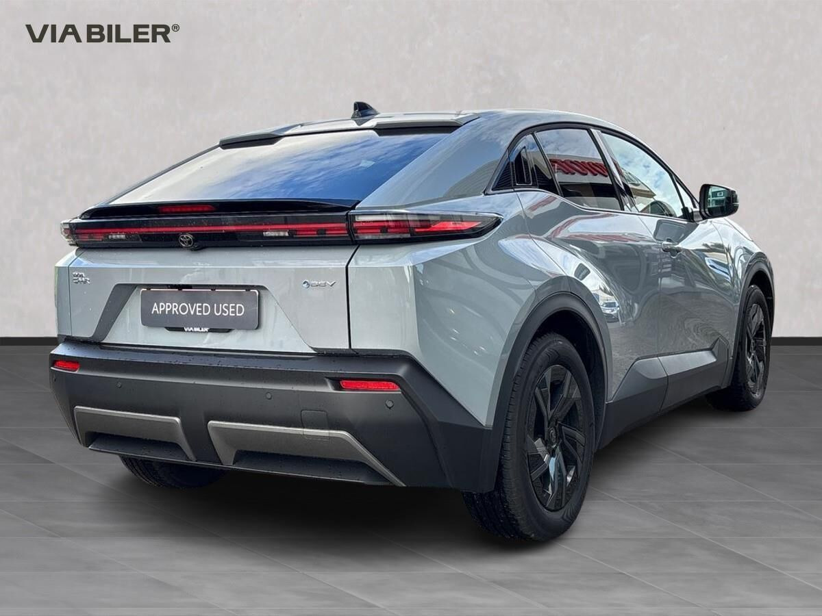 Grå Toyota Toyota C-HR+ fra 2026