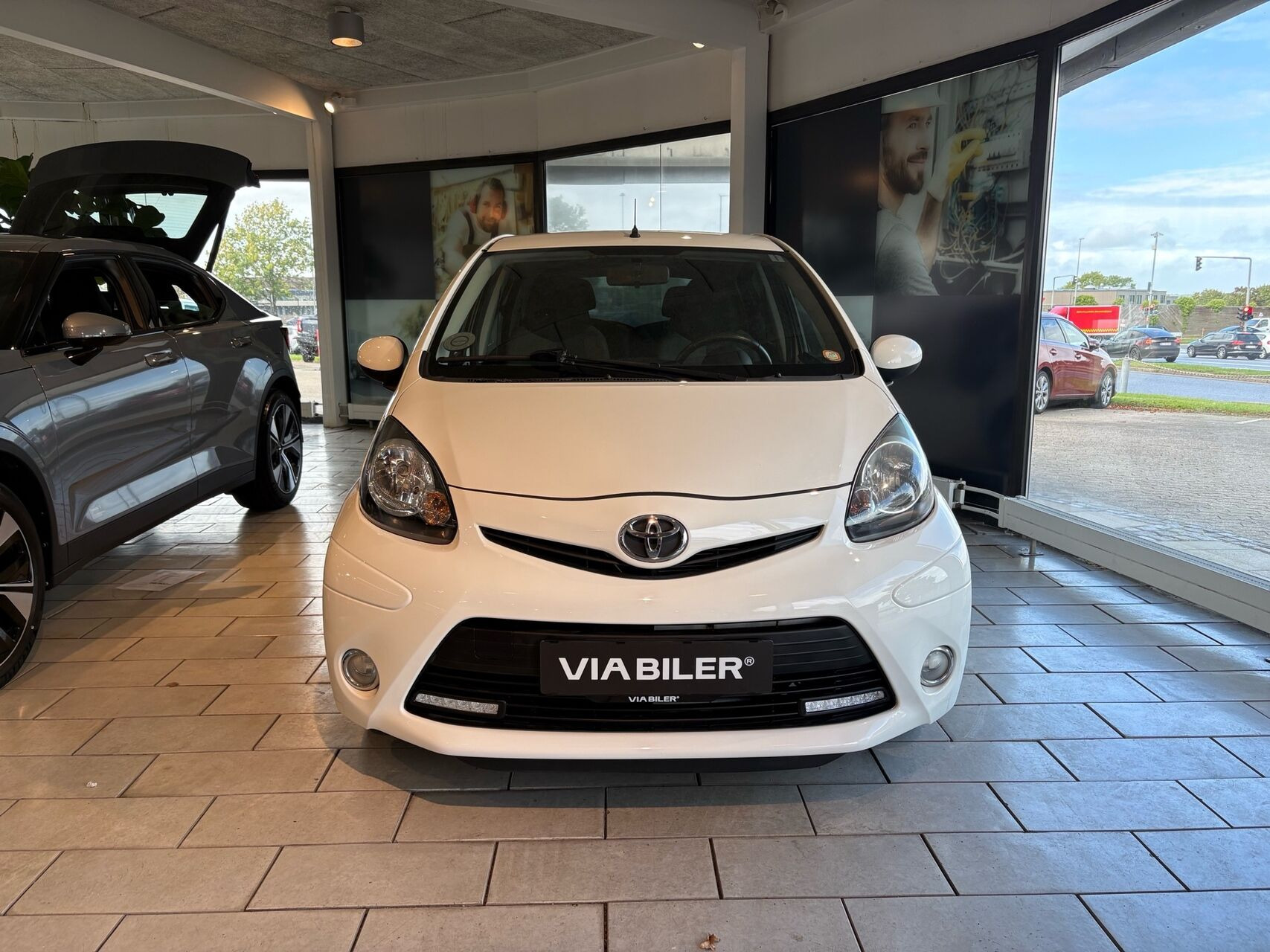 Hvid Toyota Aygo fra 2014