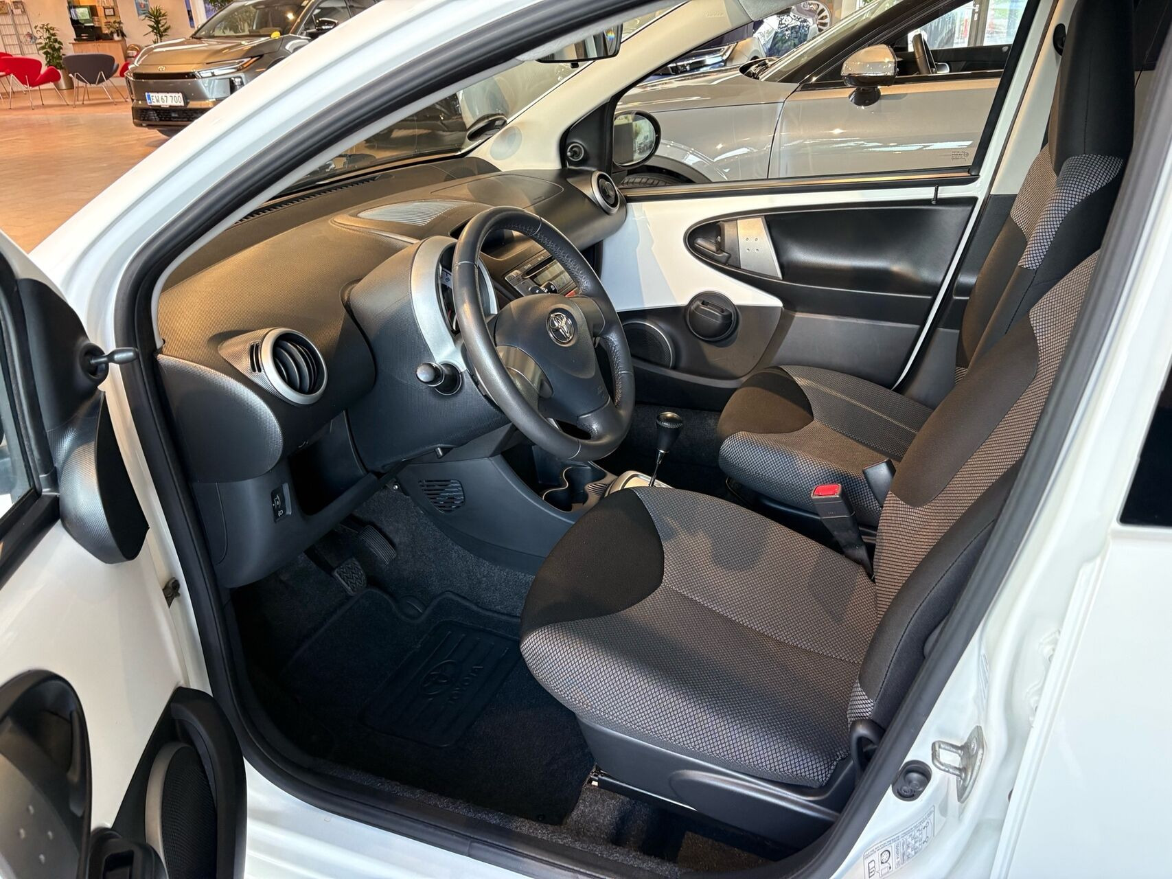 Hvid Toyota Aygo fra 2014