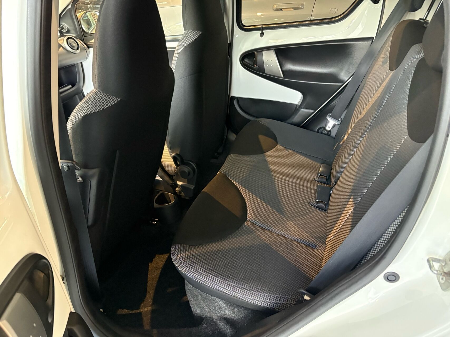 Hvid Toyota Aygo fra 2014