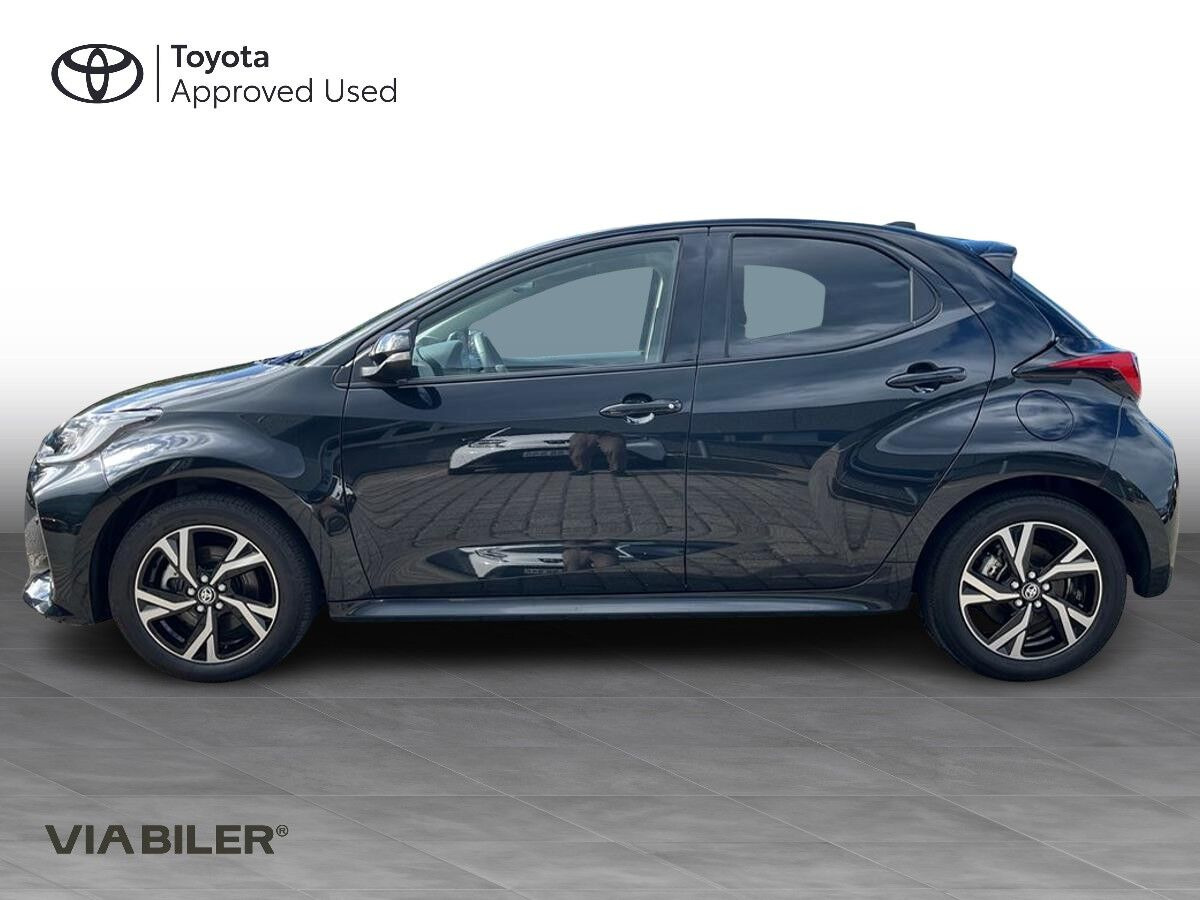 Sort Toyota Yaris fra 2025