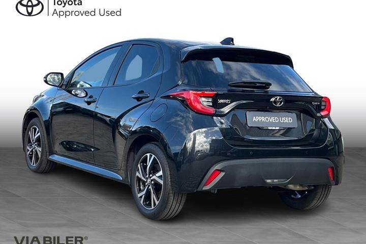 Sort Toyota Yaris fra 2025