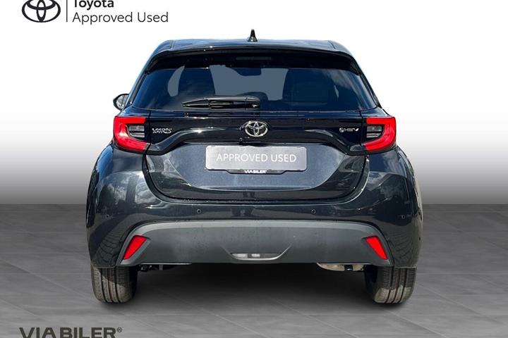 Sort Toyota Yaris fra 2025
