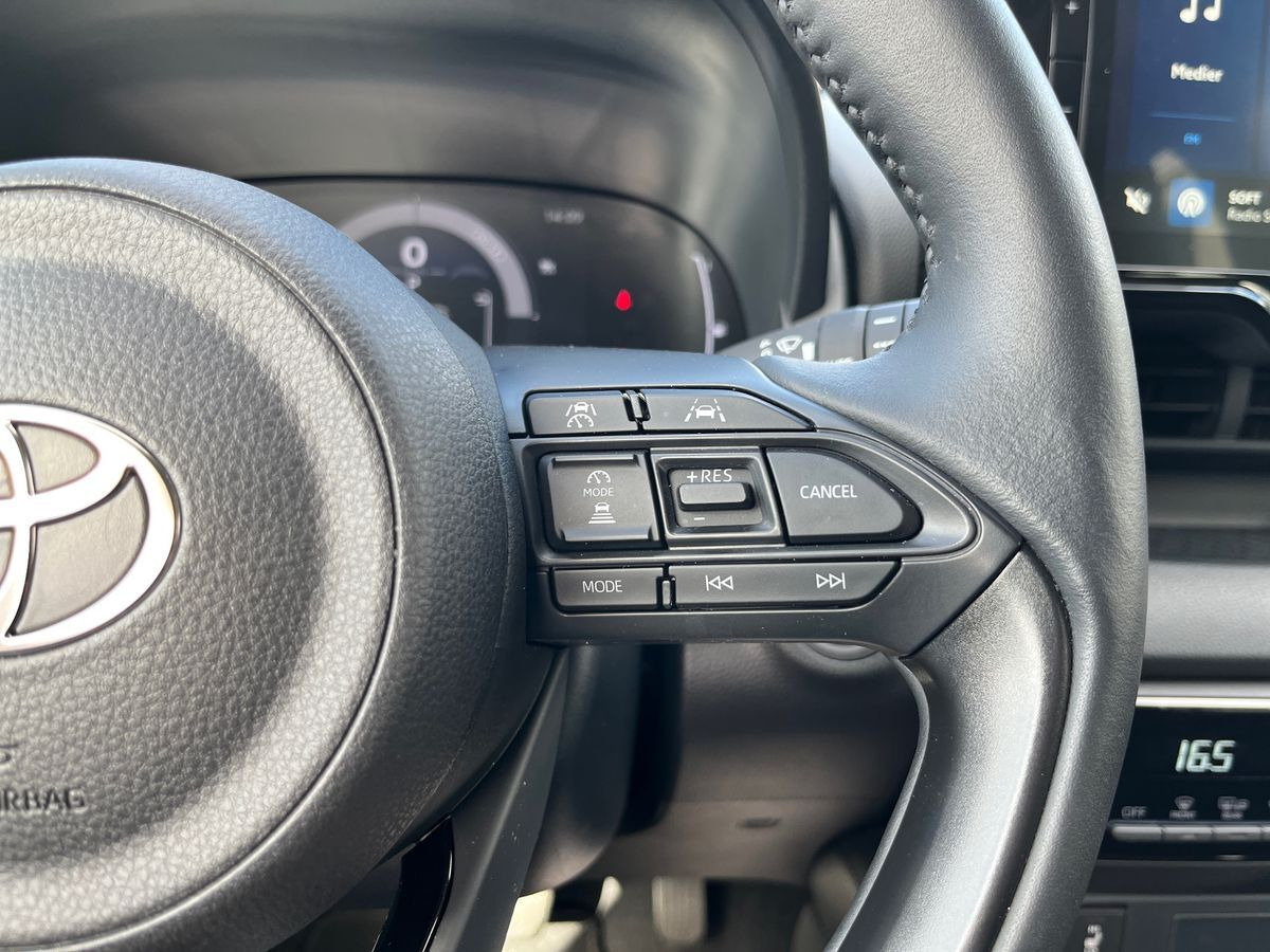 Sort Toyota Yaris fra 2025
