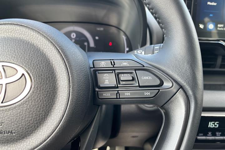 Sort Toyota Yaris fra 2025