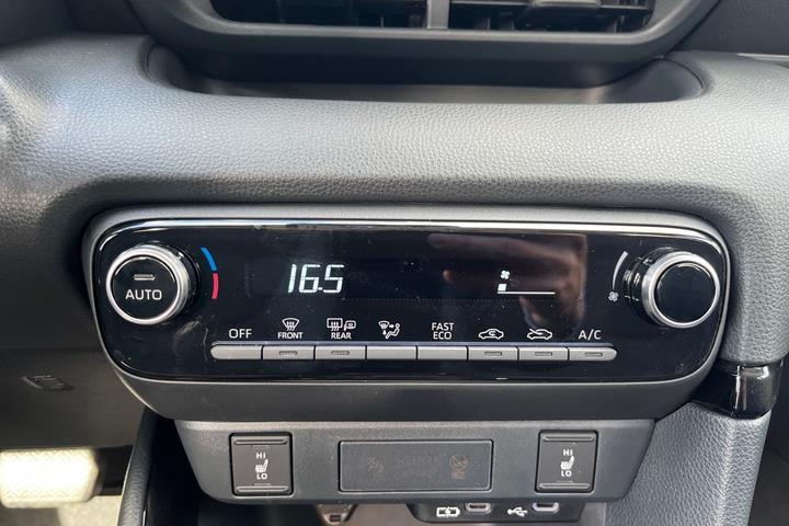 Sort Toyota Yaris fra 2025