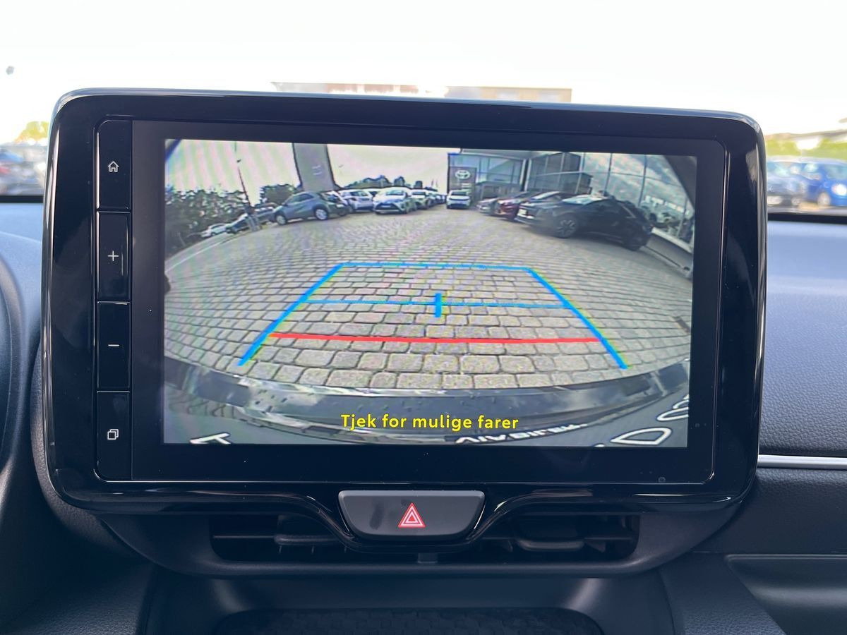 Sort Toyota Yaris fra 2025