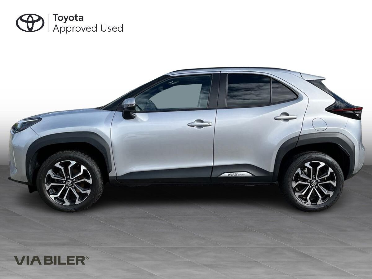 Sølv Toyota Yaris Cross fra 2024