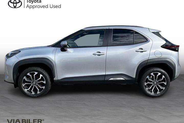 Sølv Toyota Yaris Cross fra 2024