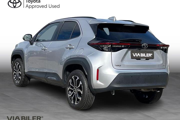 Sølv Toyota Yaris Cross fra 2024