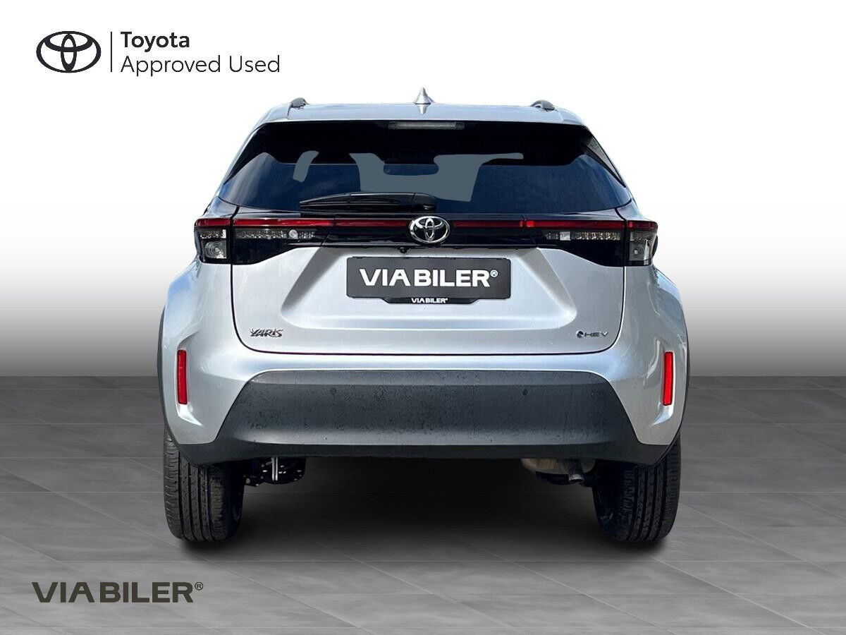 Sølv Toyota Yaris Cross fra 2024