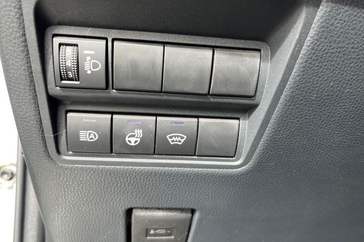Sølv Toyota Yaris Cross fra 2024