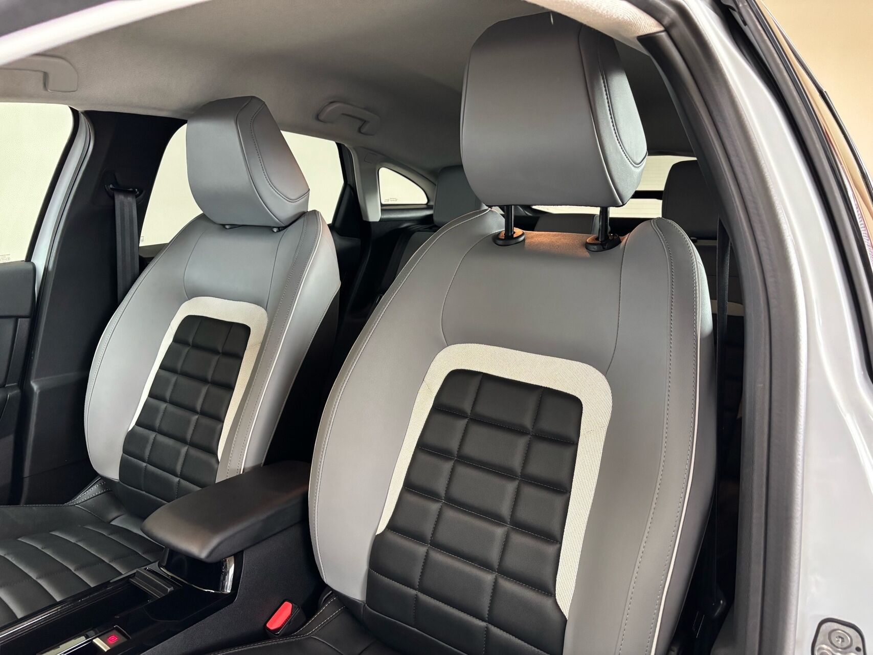 Hvid Citroën ë-C4 fra 2025